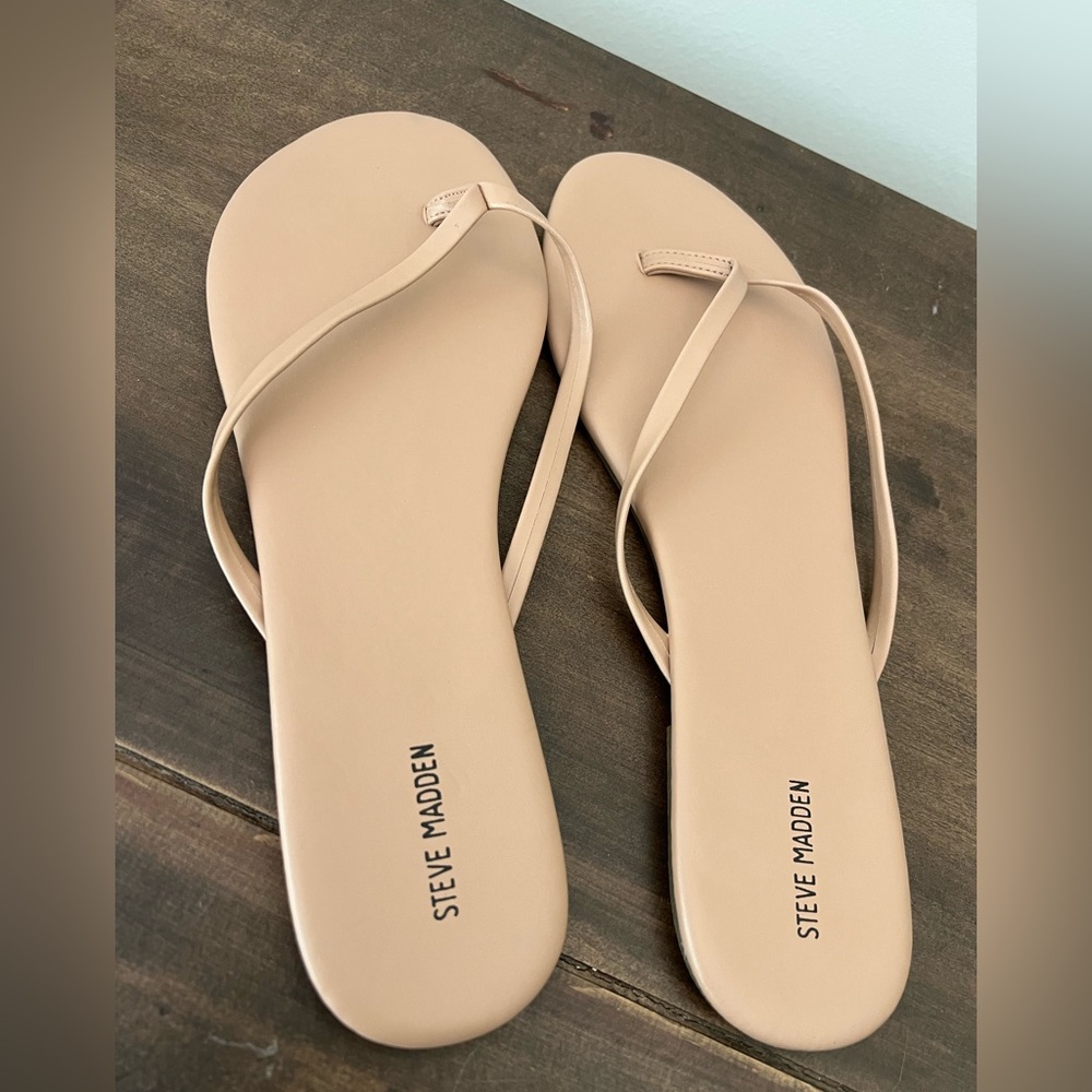 New never worn Steve Madden Tan Nude Beige Slides Flip Flops sz 13